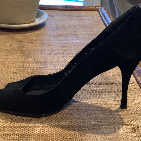 Stuart Weitzman - Picture 7 of 7